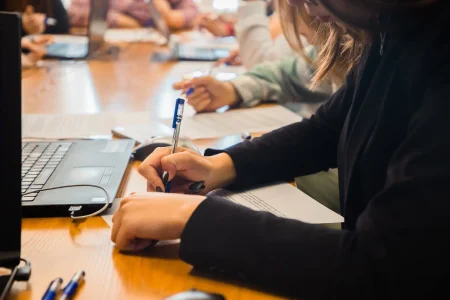 выпускников