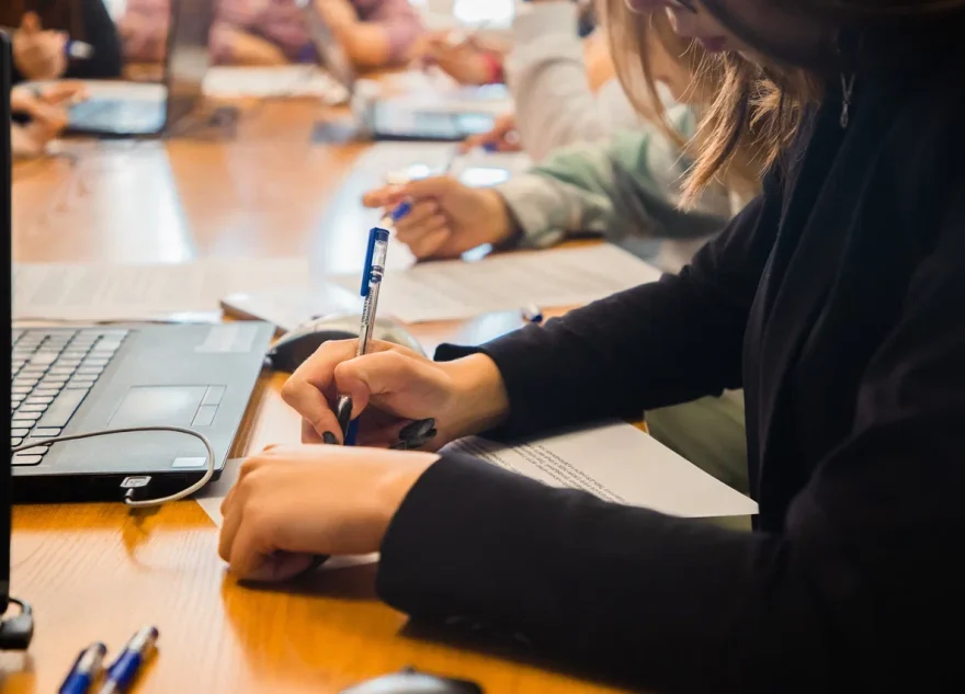 выпускников