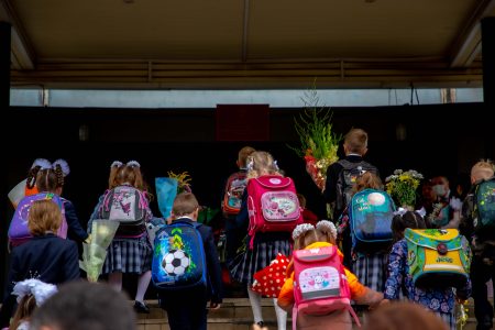 Родители будущих первоклассников смогут записать детей в школу через «Госуслуги» первоклассников