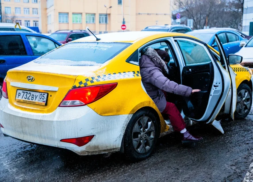 В России могут ограничить наценки на такси в непогоду