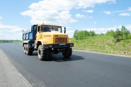 На дорогах Тверской области ограничат движение грузовиков грузовиков