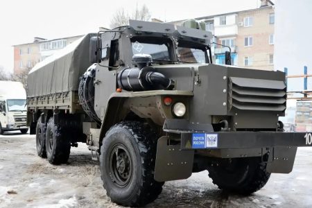 участников