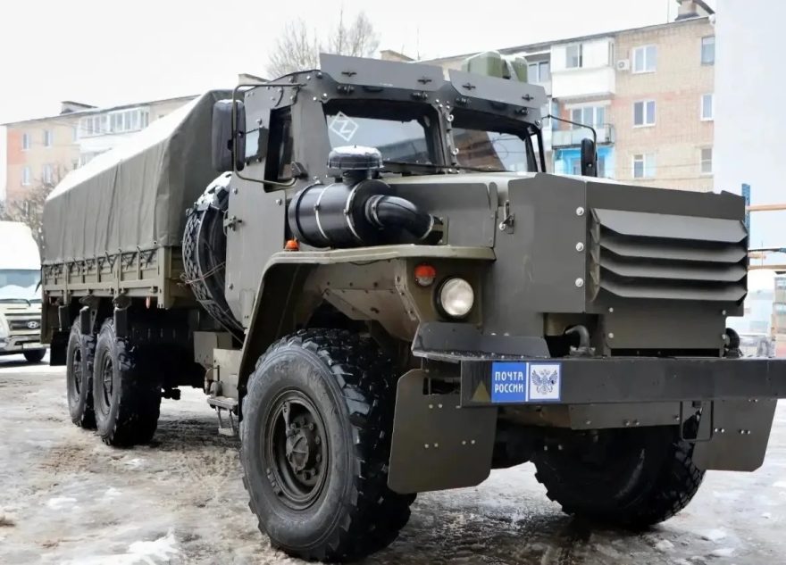 участников