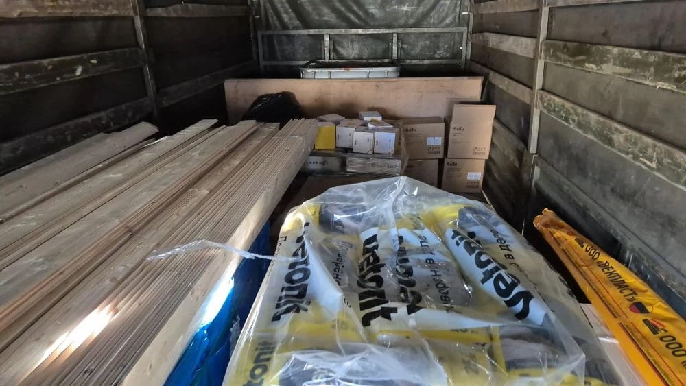 Из Тверской области в зону СВО отправили строительные материалы и автомобиль