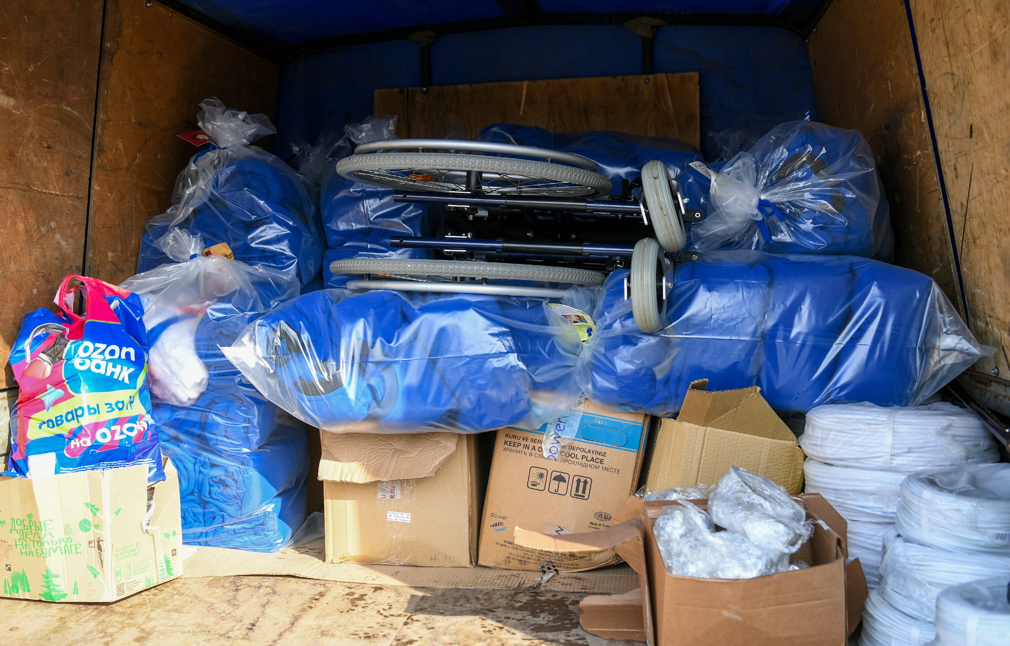 Из Тверской области в зону СВО отправили строительные материалы и автомобиль