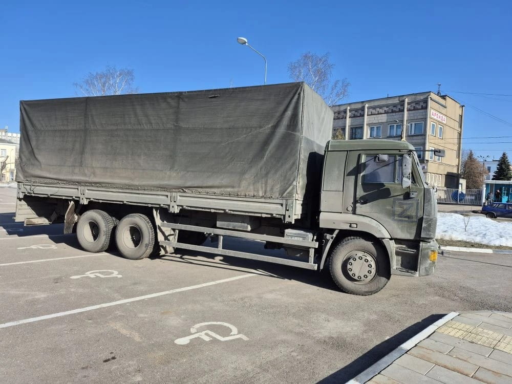 Из Тверской области в зону СВО отправили строительные материалы и автомобиль