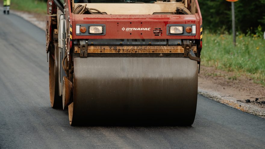 В Тверской области дополнительно отремонтируют больше 30 километров сельских дорог