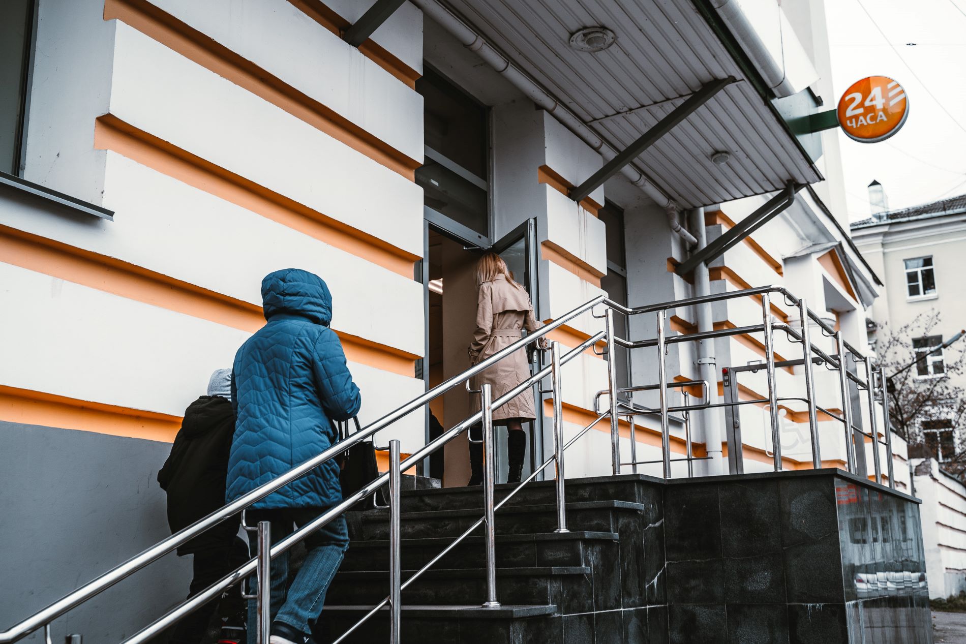 Пенсии, деньги за ДТП и своя земля: вступили в силу законы апреля