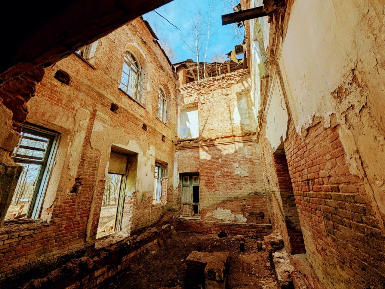 От роскошных построек в итальянском стиле до увядших руин: тернистый путь усадьбы Казнаковых в Торжокском округе