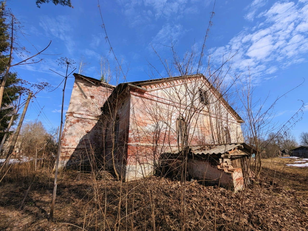 От роскошных построек в итальянском стиле до увядших руин: тернистый путь усадьбы Казнаковых в Торжокском округе