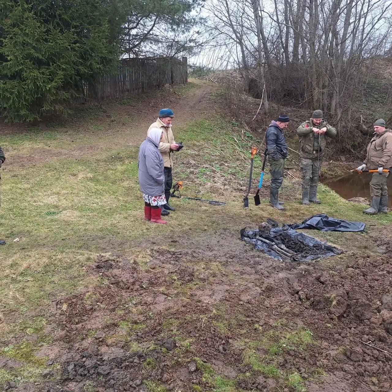 В Тверской области поисковики подняли останки 12 красноармейцев