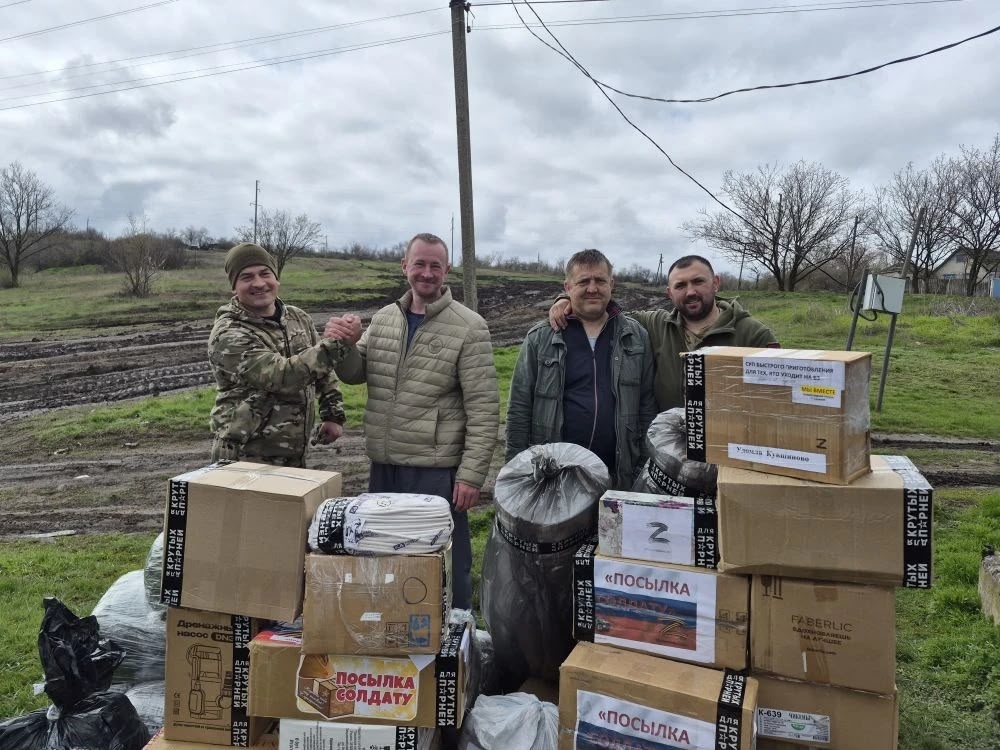Бойцы на передовой тепло встречают волонтеров из Тверской области