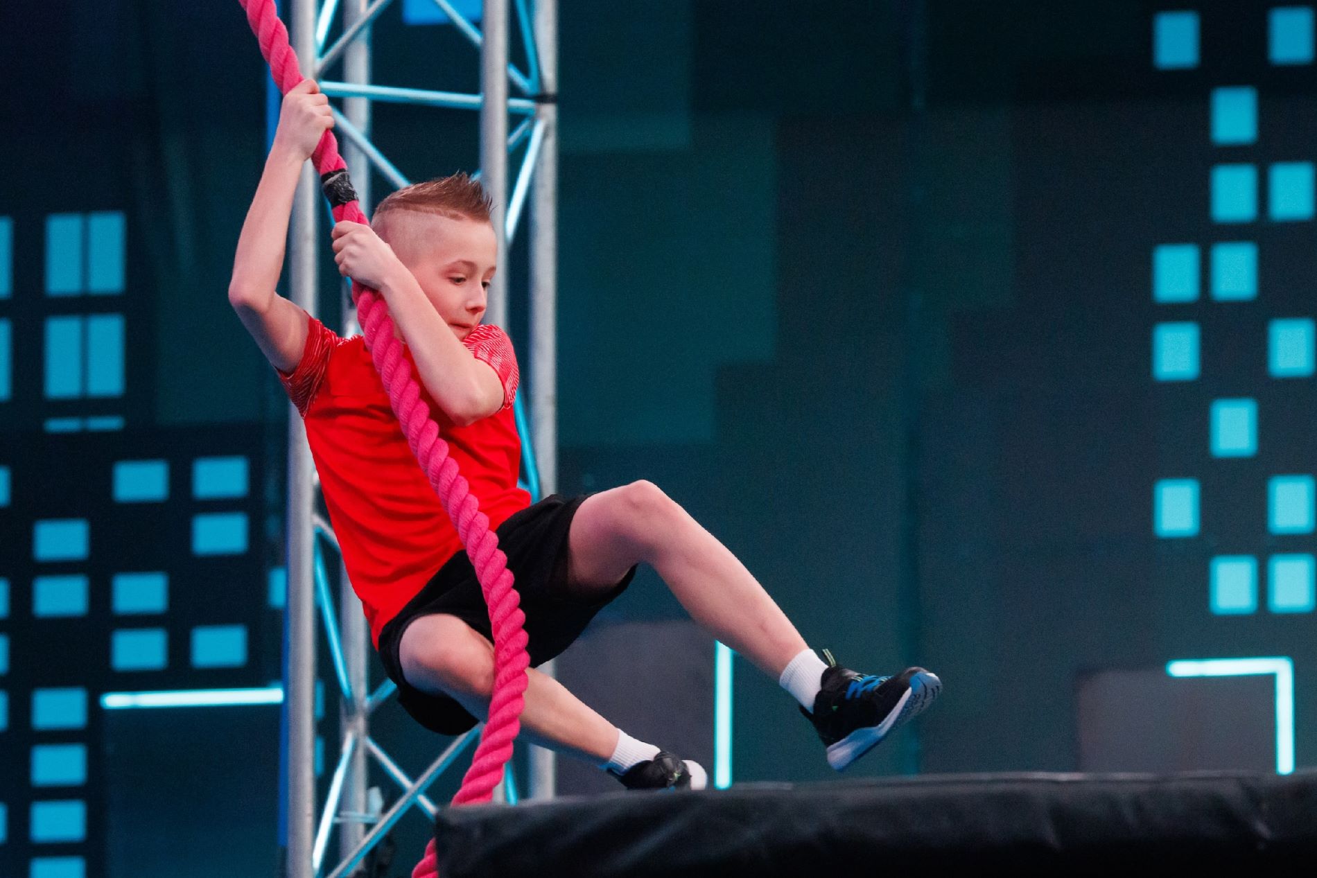 Ярослав Кубрак из Твери третий раз прошел в финал экстрим-шоу «Суперниндзя. Дети»