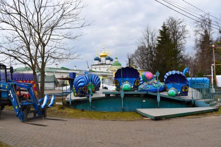 В Горсаду Твери идет подготовка к установке нового колеса обозрения колеса