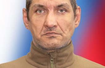 умер