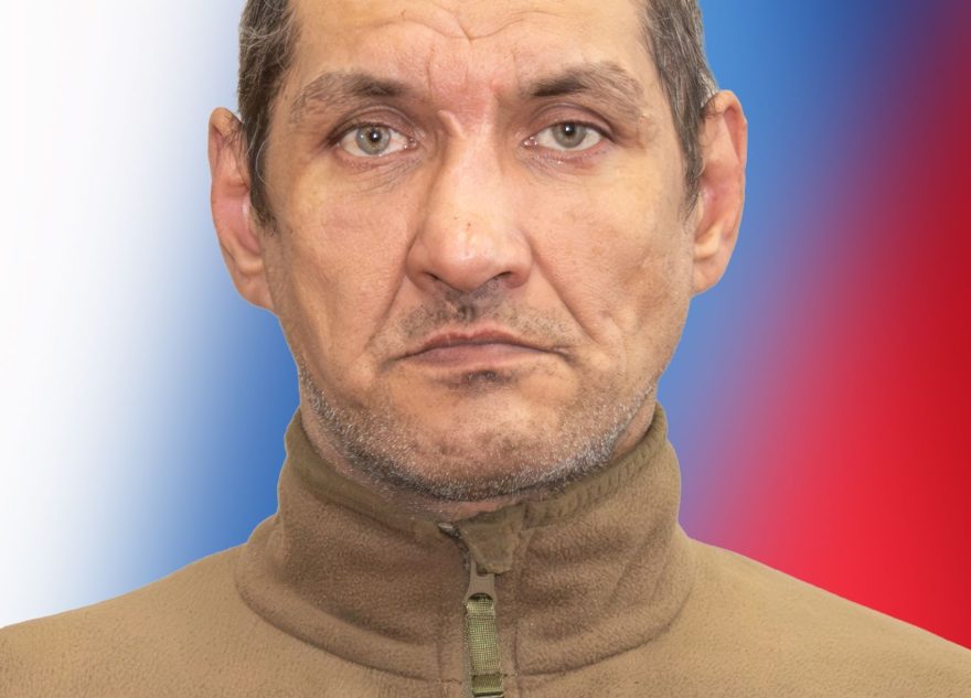 умер