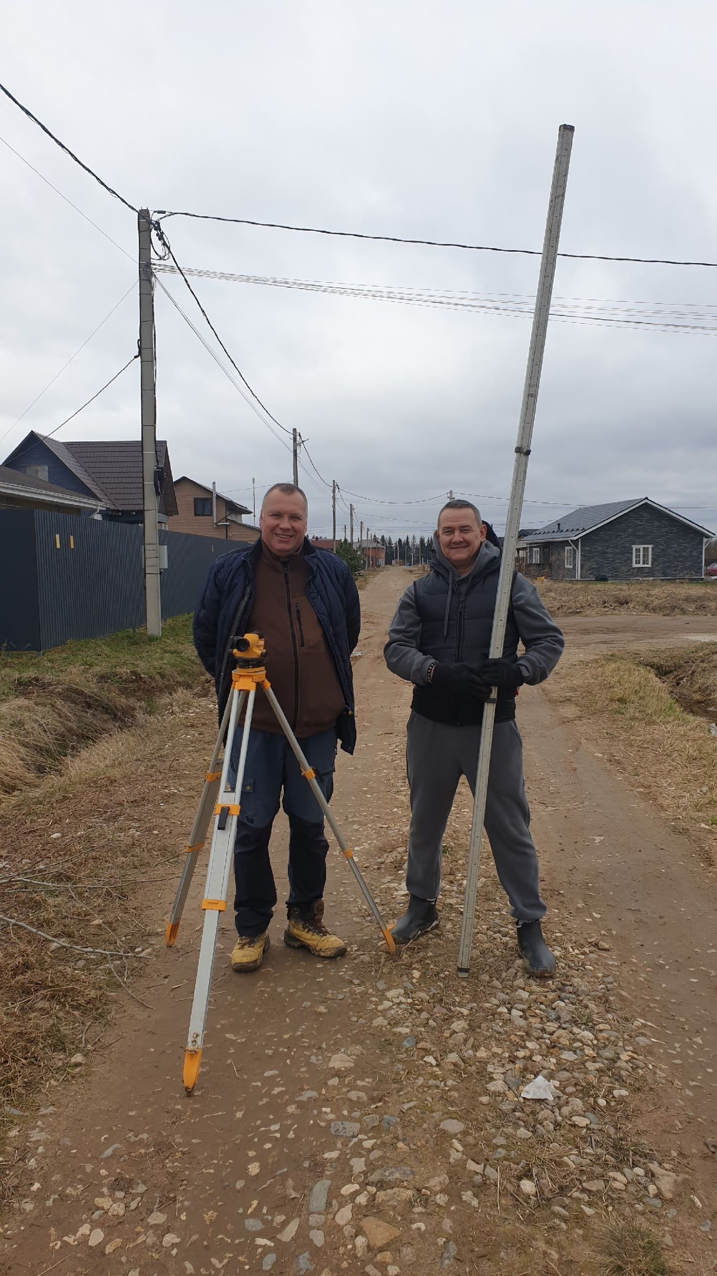 На субботнике под Тверью жители вооружились нивелиром и рейкой