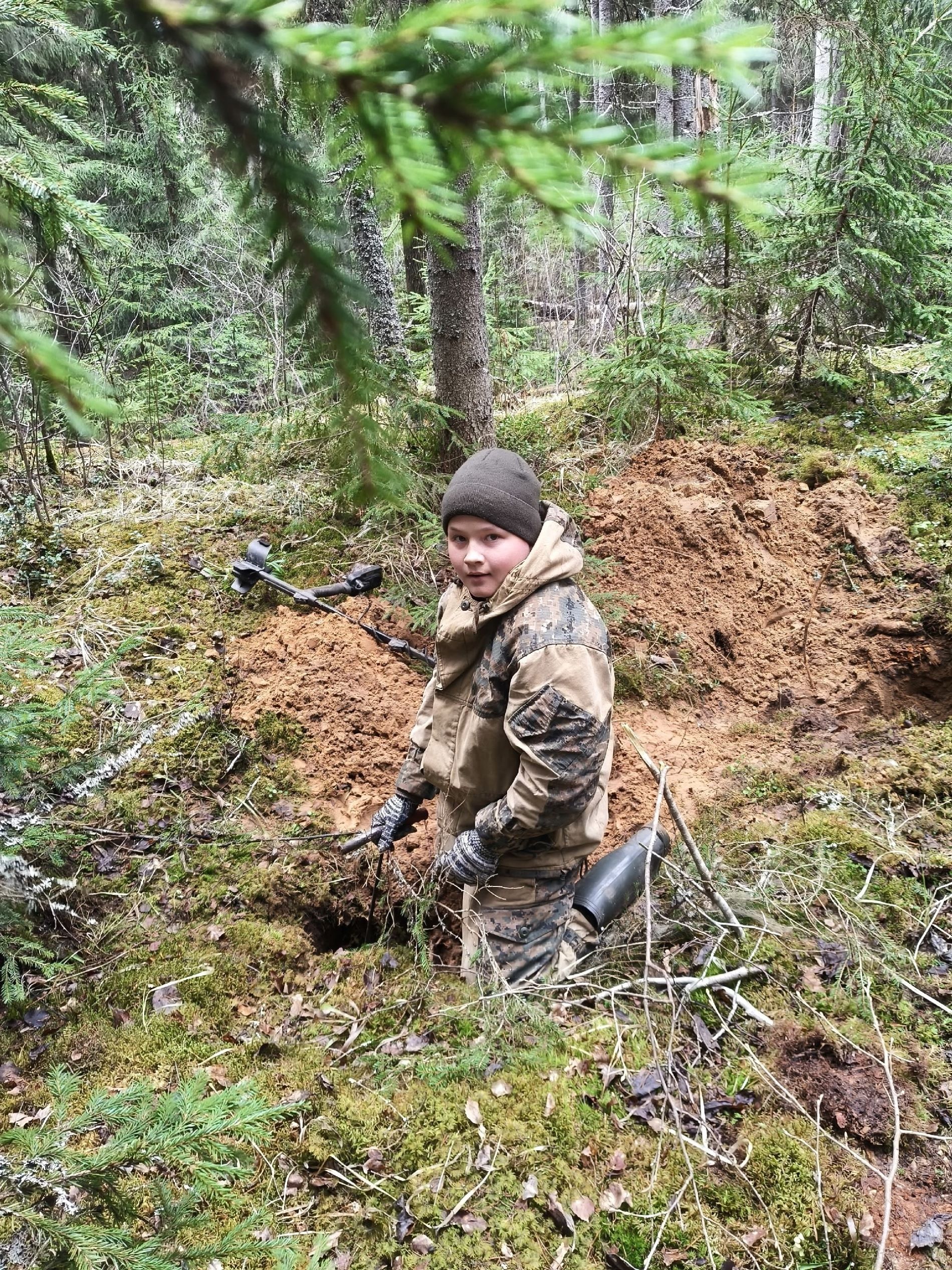 Поисковики нашли в Тверской области яму с останками, которую долго искали