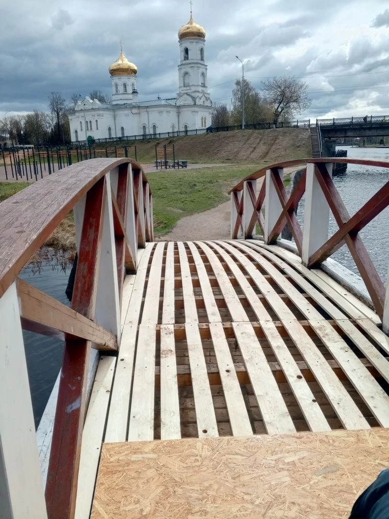 В Вышнем Волочке отремонтировали мост через Обводной канал