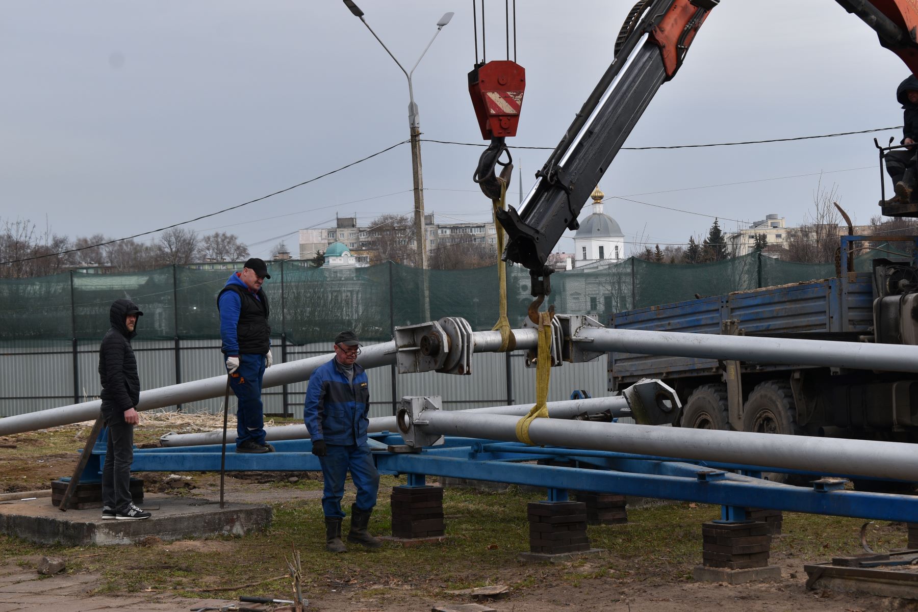 В Горсаду Твери идет подготовка к установке нового колеса обозрения