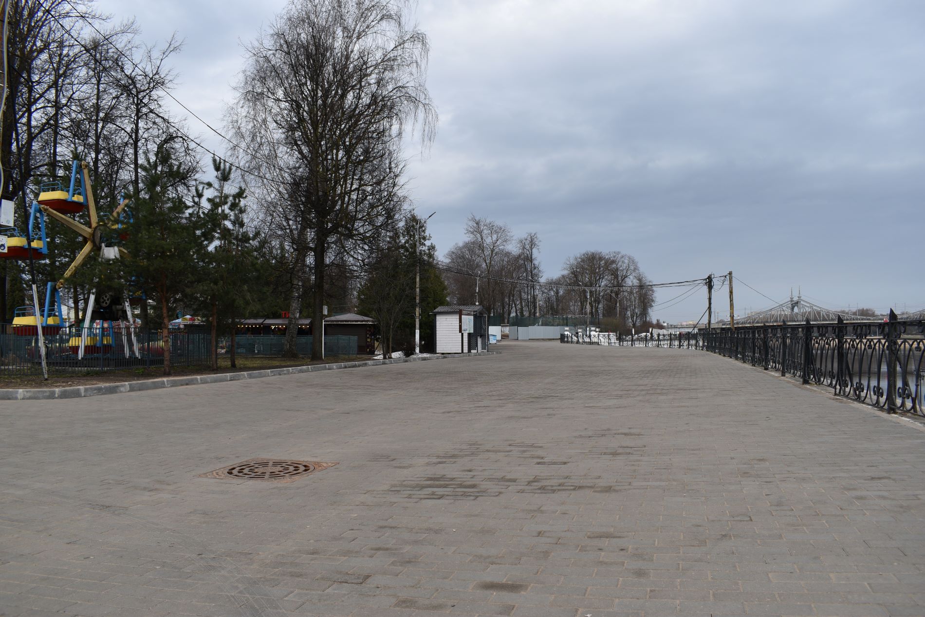 В Горсаду Твери идет подготовка к установке нового колеса обозрения