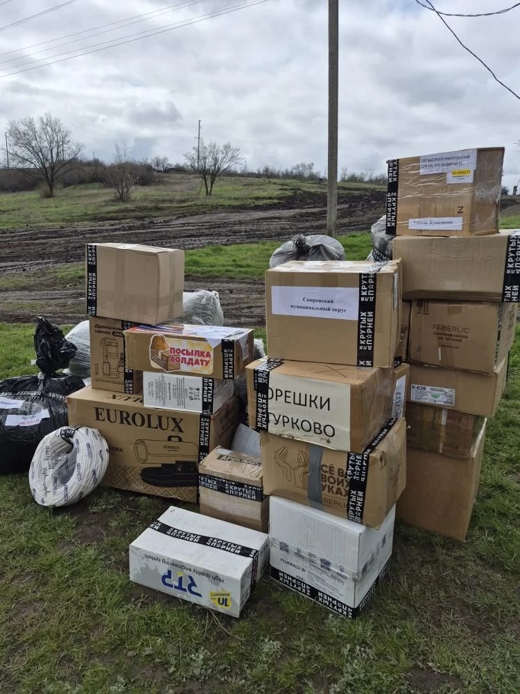 Бойцы на передовой тепло встречают волонтеров из Тверской области