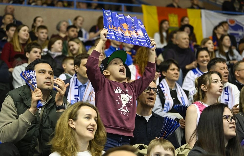 Глава Тверской области Виталий Королев болеет за тверских баскетболистов