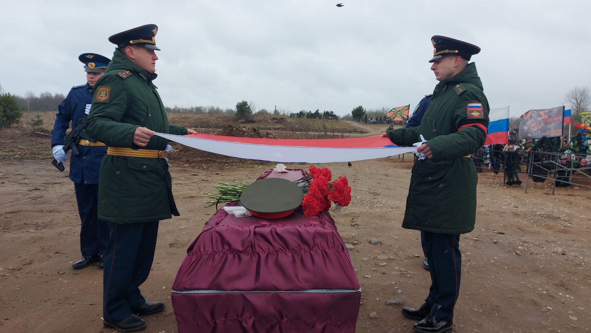 В Тверской области проводили в последний путь стрелка Павла Муратова