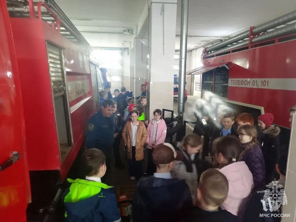 Ученики Оленинской школы побывали в пожарной части