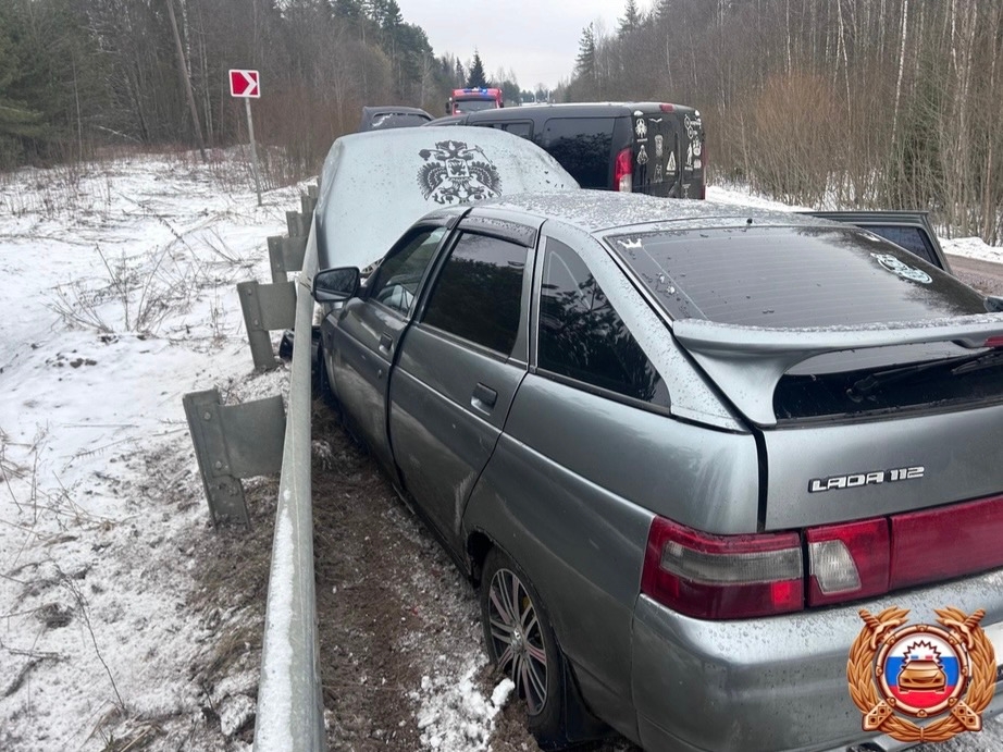Два пассажира пострадали в столкновении ВАЗа и "Фиата" в Тверской области
