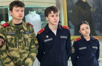 В преддверии Дня Победы сотрудник следственного управления СК вместе с кадетами посетили музей В преддверии Дня Победы сотрудник следственного управления СК вместе с кадетами посетили музей