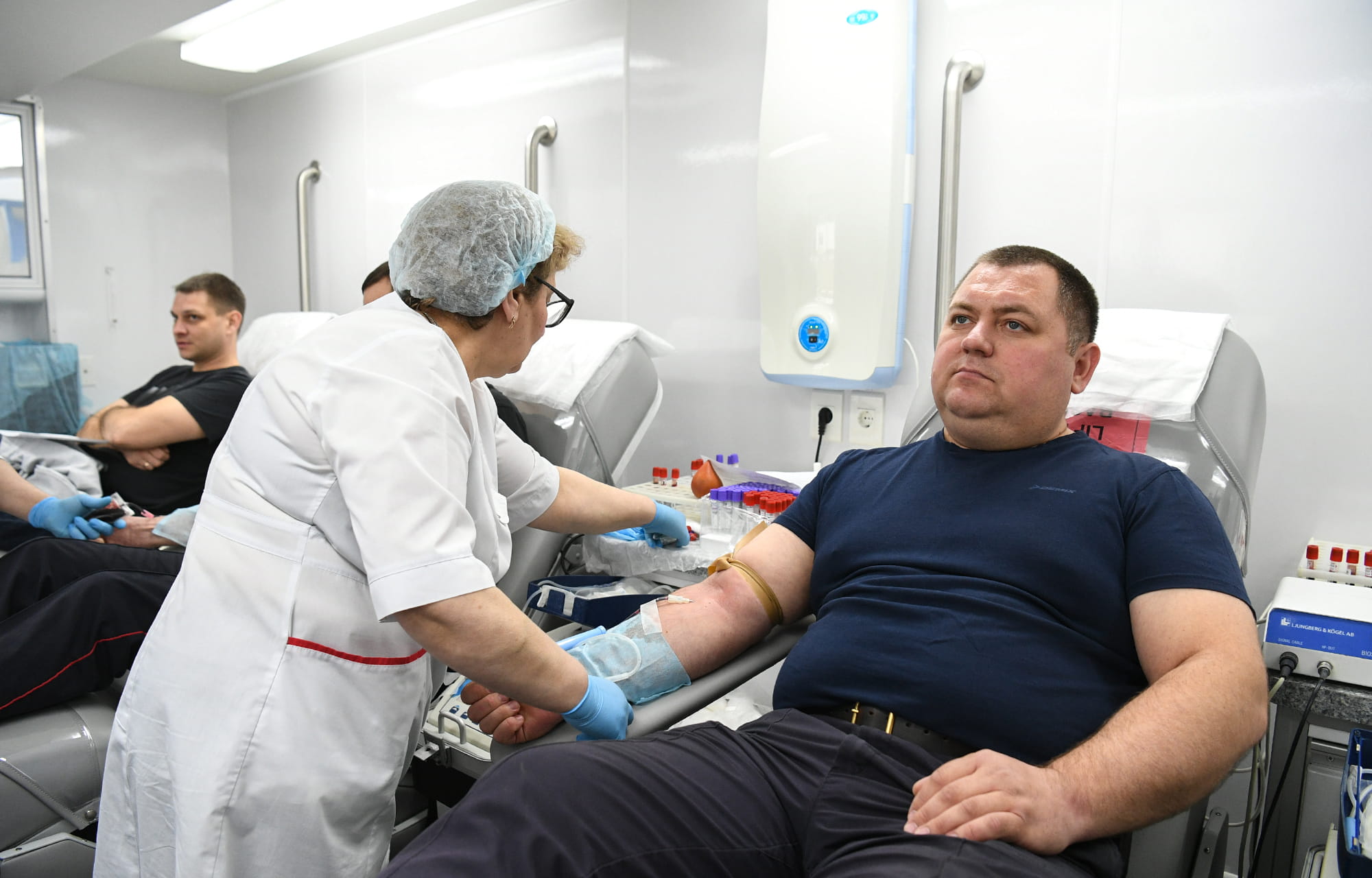 Виталий Королев сдал кровь вместе со студентами, волонтерами и сотрудниками предприятий