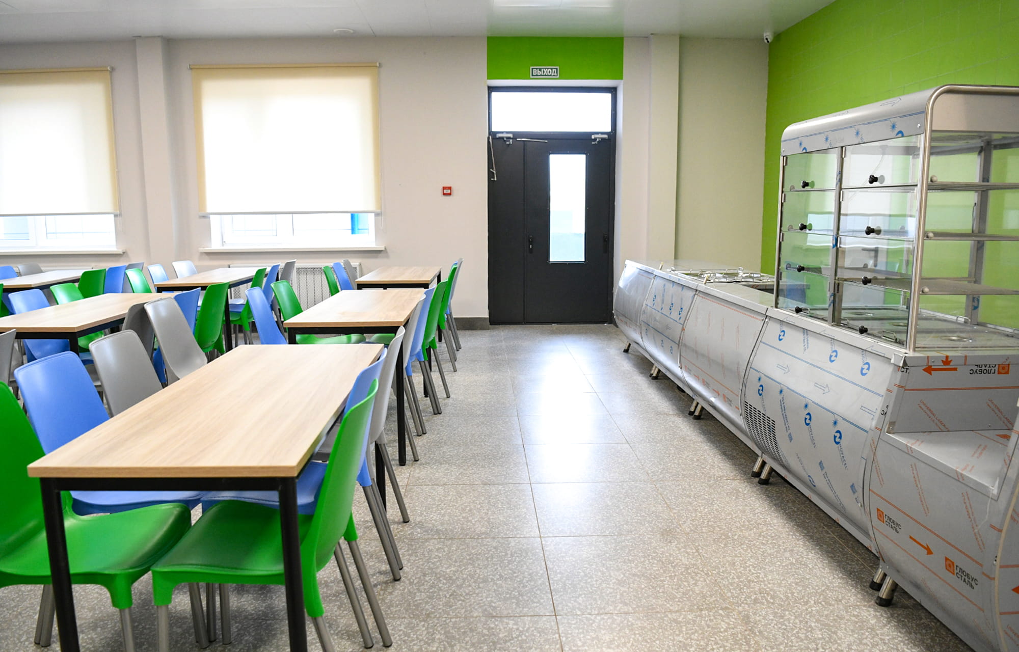 Виталий Королев и Оксана Лут осмотрели новую школу и предприятия Конаковского округа