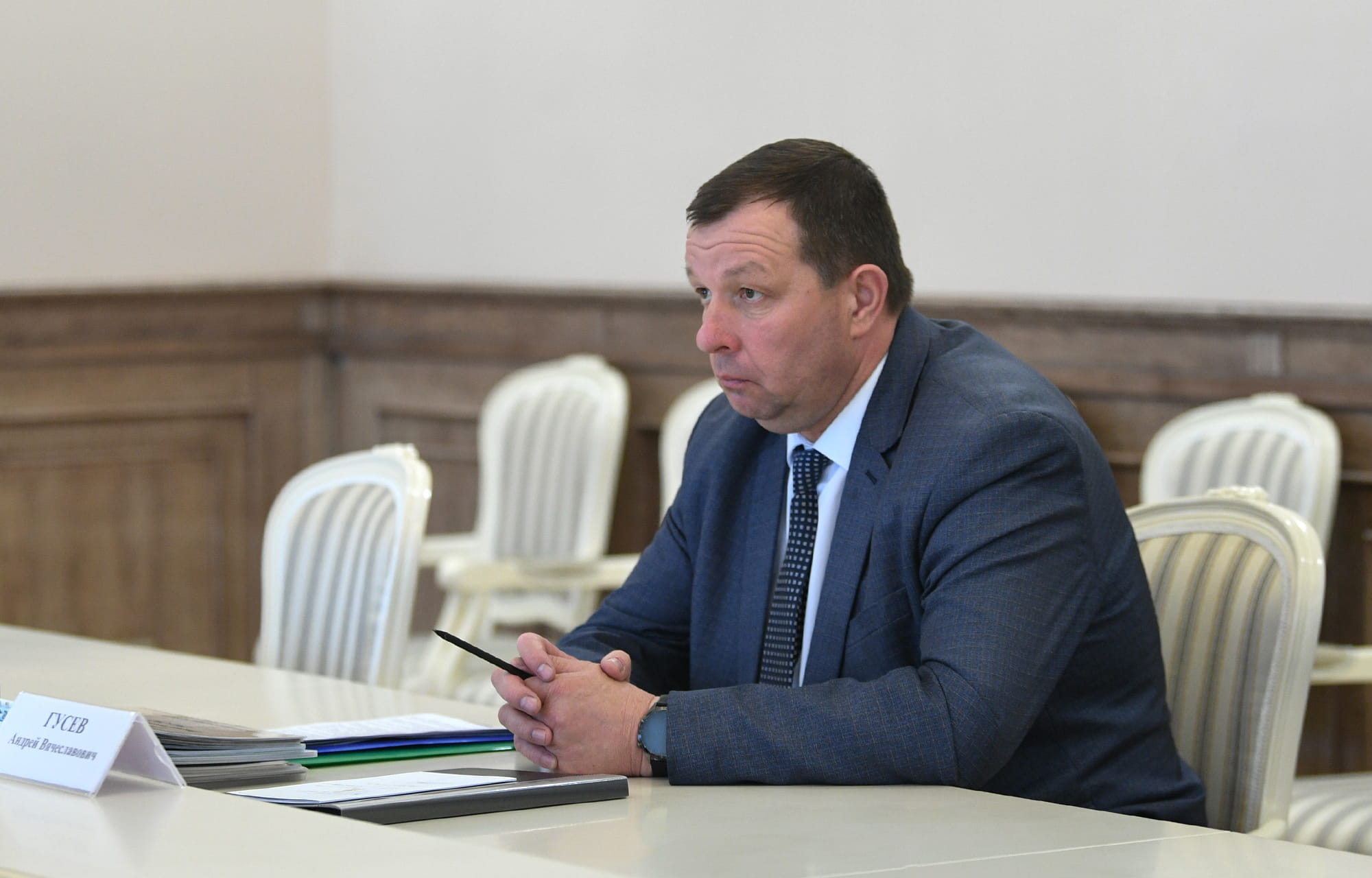 Виталий Королев поручил отремонтировать дорогу к школе в Тверской области