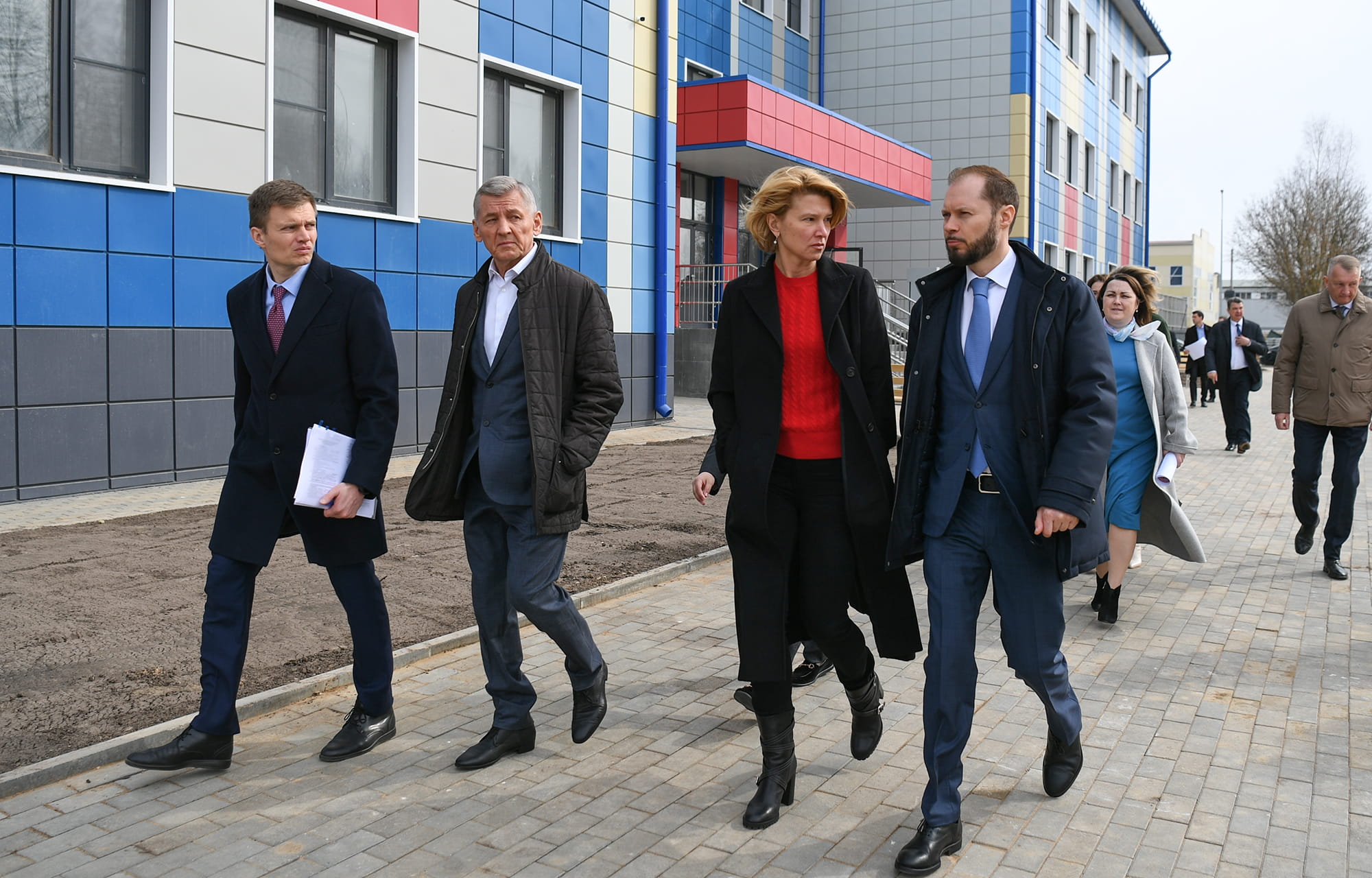 Виталий Королев и Оксана Лут осмотрели новую школу и предприятия Конаковского округа