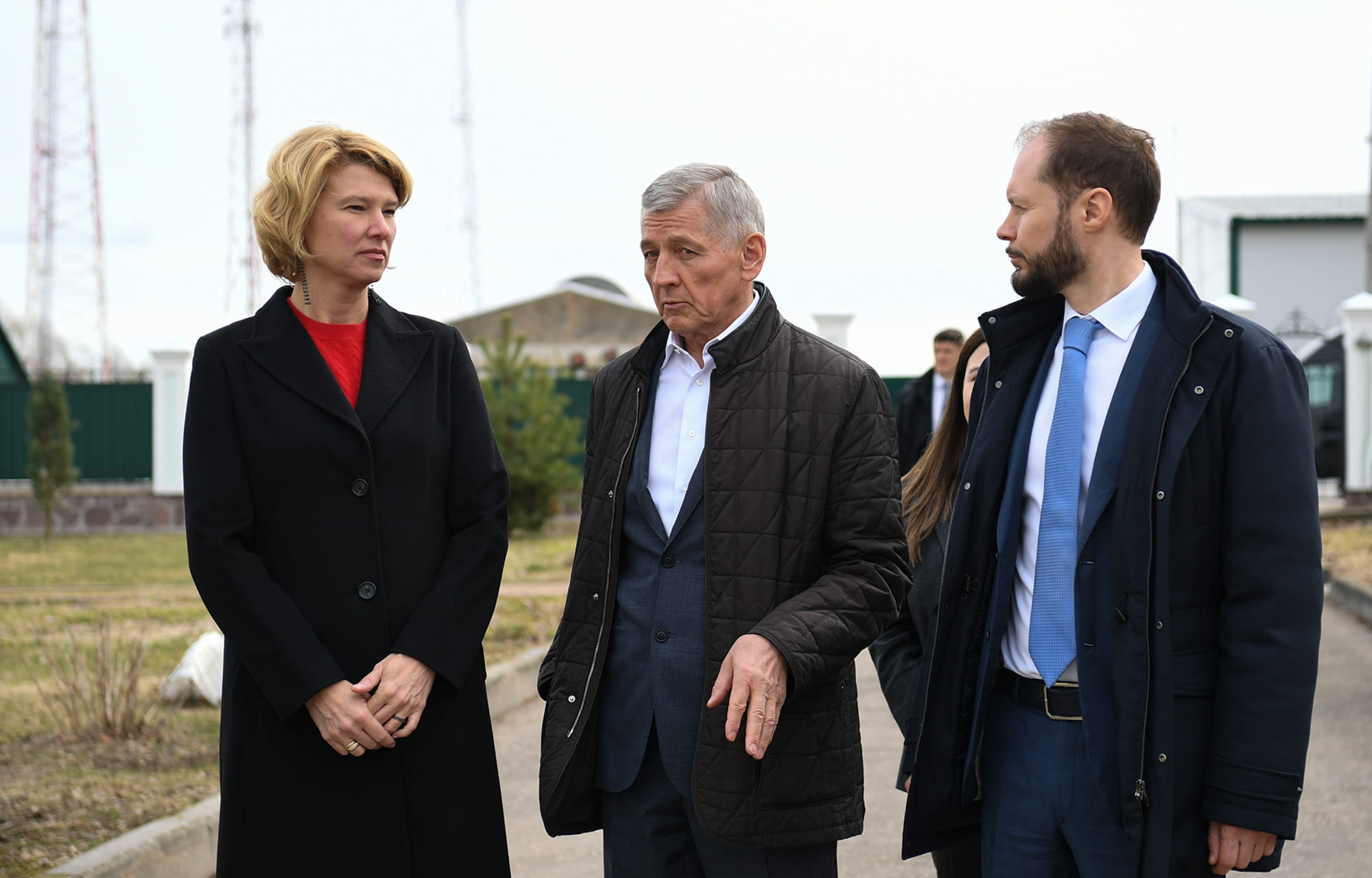 Виталий Королев и Оксана Лут осмотрели новую школу и предприятия Конаковского округа