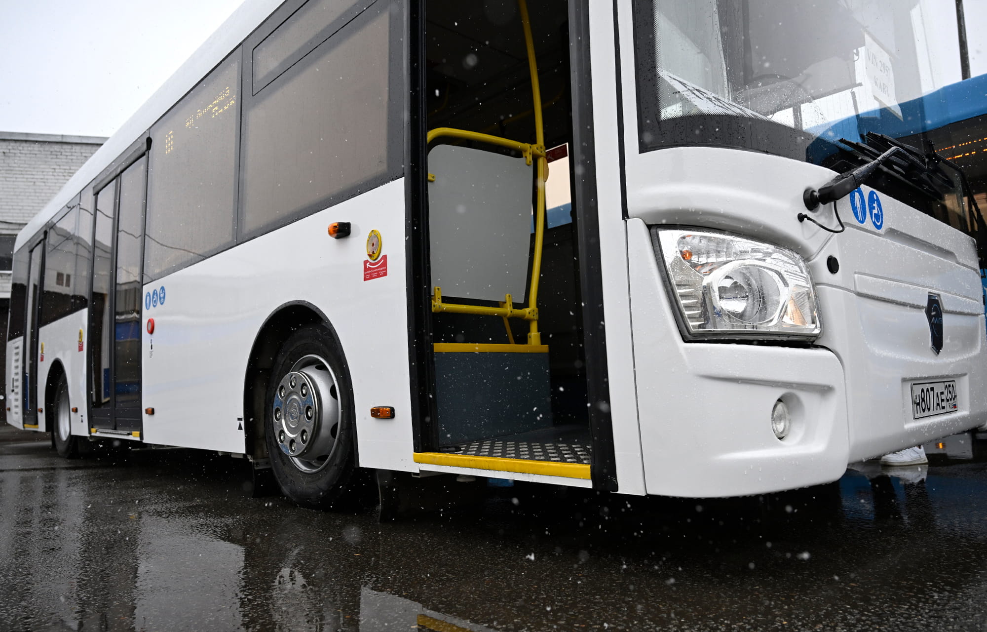 Мы должны улучшать качество перевозок: Виталий Королев поставил задачи по транспорту в Тверской области