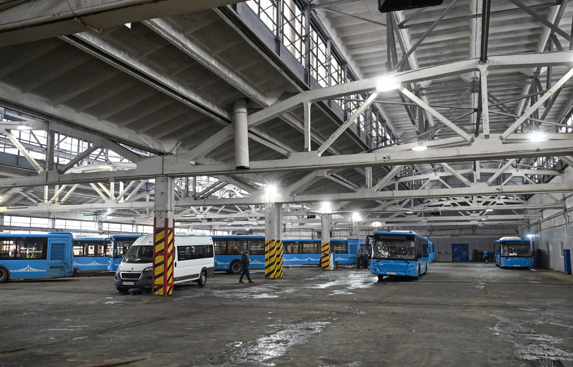 Мы должны улучшать качество перевозок: Виталий Королев поставил задачи по транспорту в Тверской области