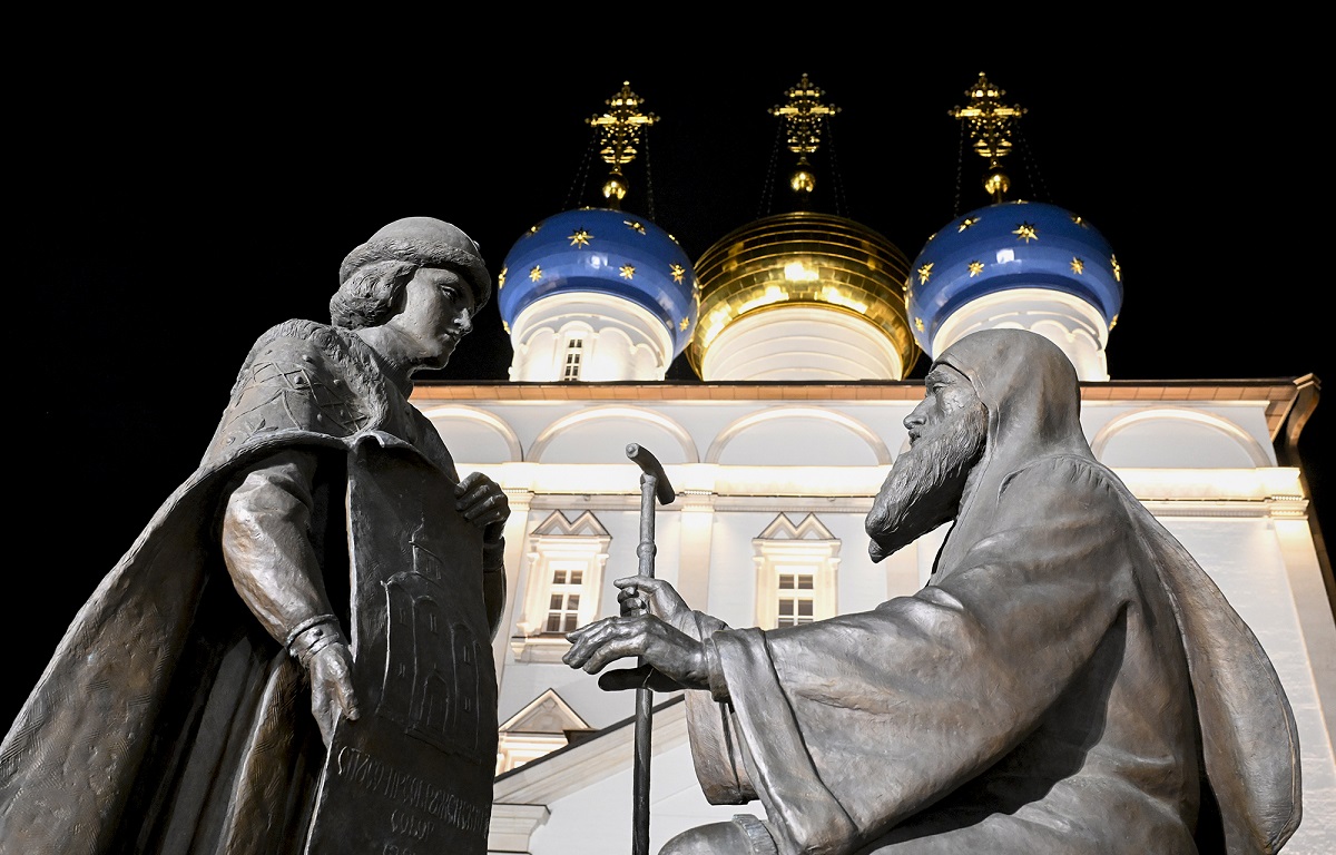 Глава Тверской области Виталий Королев встретил Светлую Пасху вместе с прихожанами Спасо-Преображенского собора