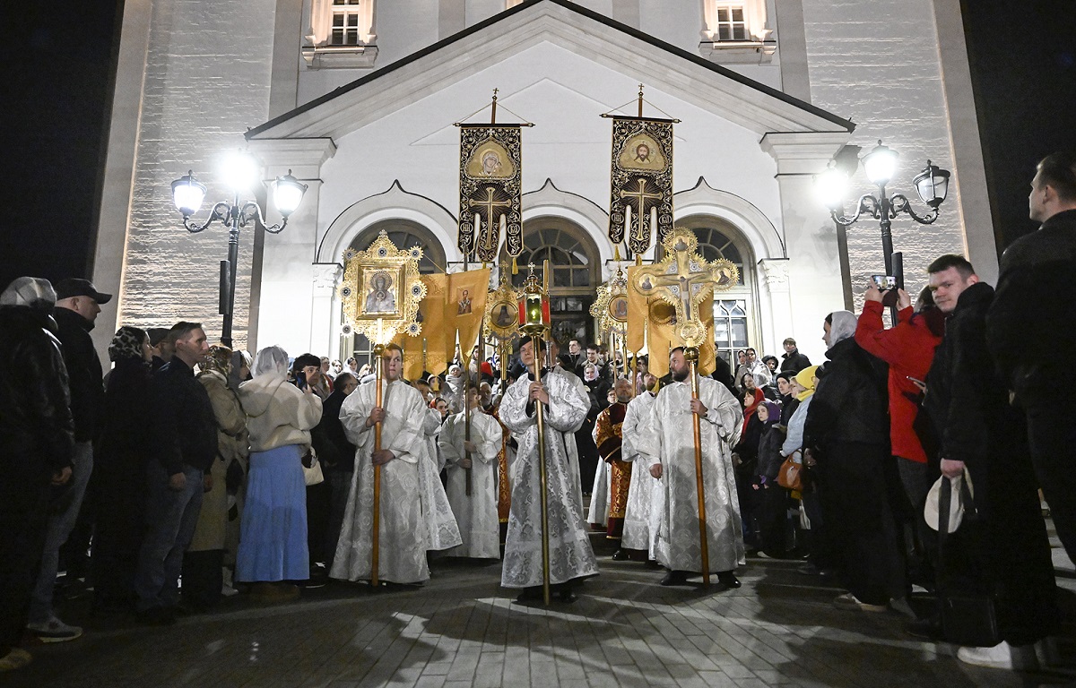 Глава Тверской области Виталий Королев встретил Светлую Пасху вместе с прихожанами Спасо-Преображенского собора
