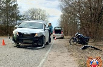 Двое детей пострадали в столкновении машины и мопеда в Тверской области