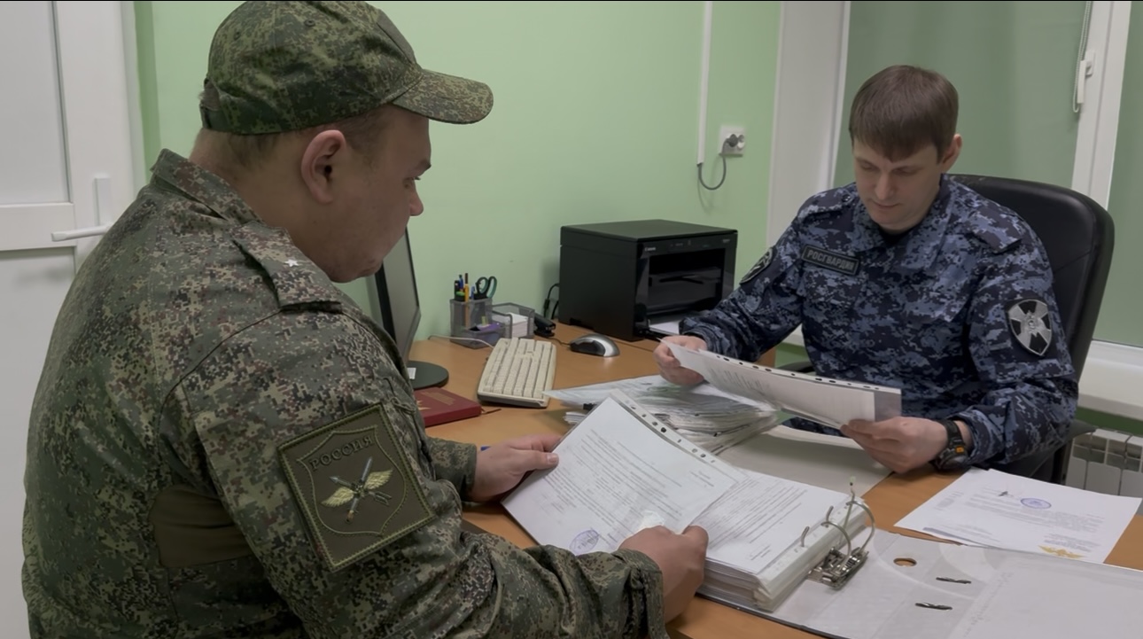 75 единиц гражданского оружия из Твери передали росгвардейцы в зону СВО