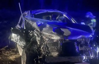 На трассе М-10 под Тверью легковушка вылетела на встречку и протаранила фуру На трассе М-10 под Тверью легковушка вылетела на встречку и протаранила фуру