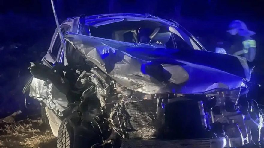 На трассе М-10 под Тверью легковушка вылетела на встречку и протаранила фуру