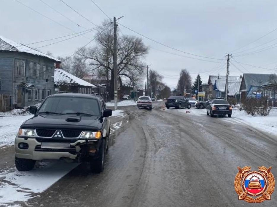 Два человека пострадали в тройном ДТП в Тверской области