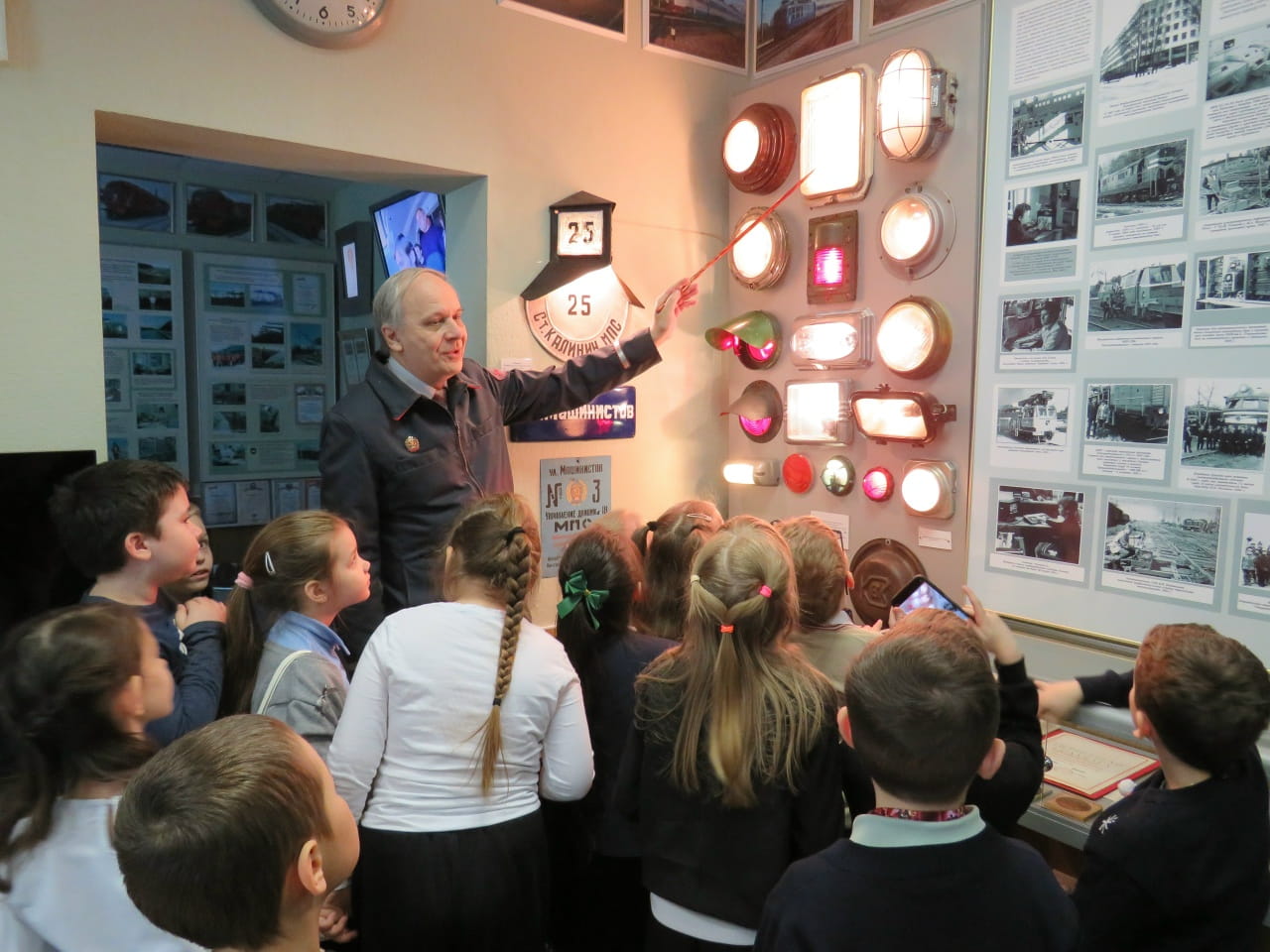 Тверским школьникам напомнили о безопасности на железной дороге