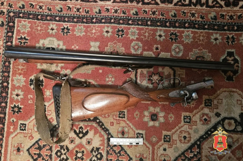 В Тверской области мужчина спрятался в камышах и открыл стрельбу