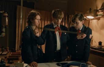 Урок по спасению ностальгии: стоит ли смотреть новый сериал «Радар»