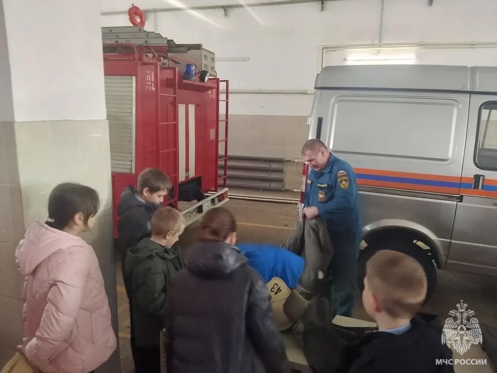 Ученики Оленинской школы побывали в пожарной части