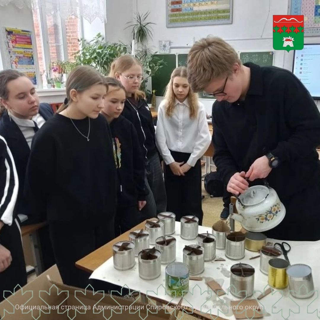 Школьники Тверской области изготовили подушки и органайзеры для бойцов